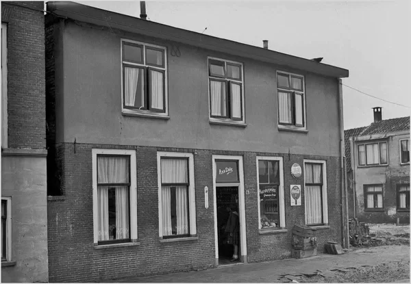 Groenteboer v.d. Ende van de 's Molenaarsbuurt.
met dank aan deze foto's P. v.d. Ende.