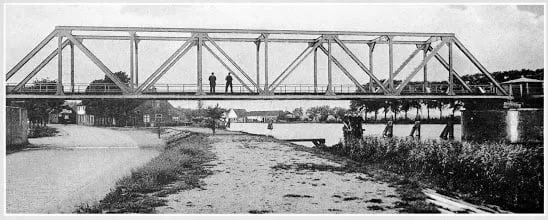 Spoorbrug Steekterweg van de Haarlemmermeer-spoorlijn. Opgeheven in 1936. Rechts aan de ov