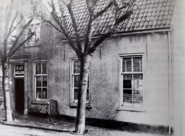 Herberg de Harmonie was de voorloper van hotel Centraal, gelegen tussen het Nutsgebouw en 