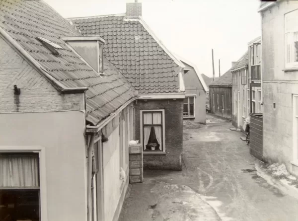 Poort van Boer de Kwaasteniet dit is nu de ingang van de Aarhof, in de van Mandersloostraa