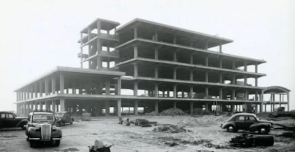 De ruwbouw van de Baronie.