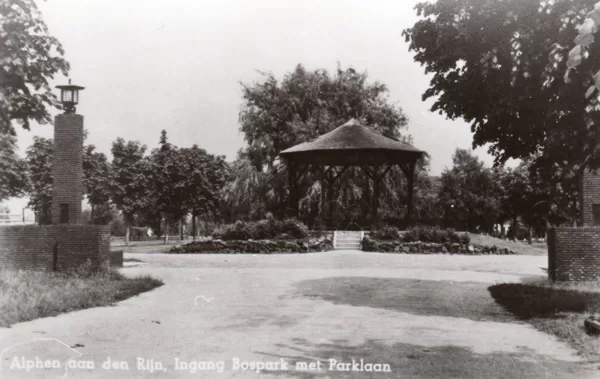 Het Bospark (Parklaan) werd in het kader van de werkverschaffing in 1935-'37 aangelegd in 