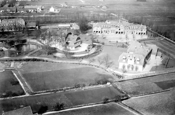 Luchtfoto van een deel van de Martha Stichting.