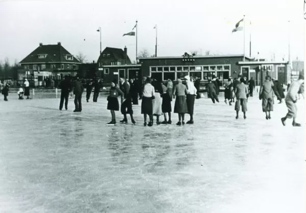 IJsbaan aan de Raoul Wallenbergplein.