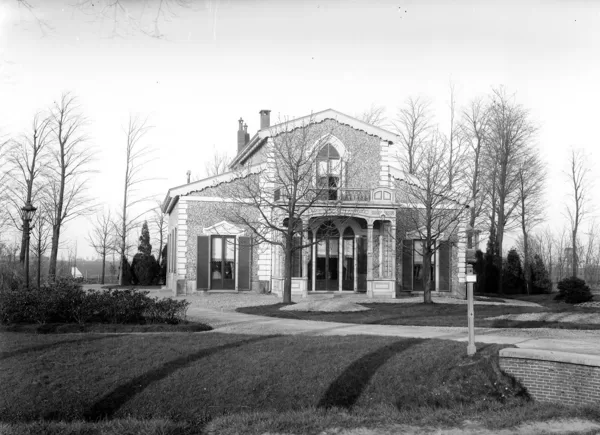 Villa Rijnoord dat was waar nu ongeveer het ziekenhuis Alrijne staat.
