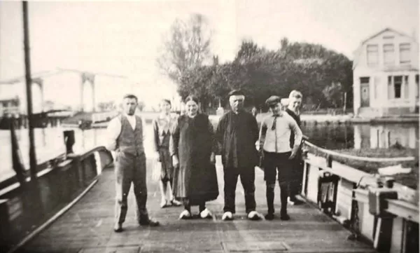 Overzetpontje van Gouwesluis.