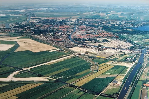 Alphen aan den Rijn. Kerk en Zanen + Gouwsluis in ontwikkeling.