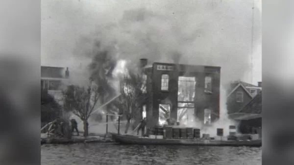 In 1965 is de verffabriek van Van der Graaf en Baars aan de Gouwestraat door een grote bra