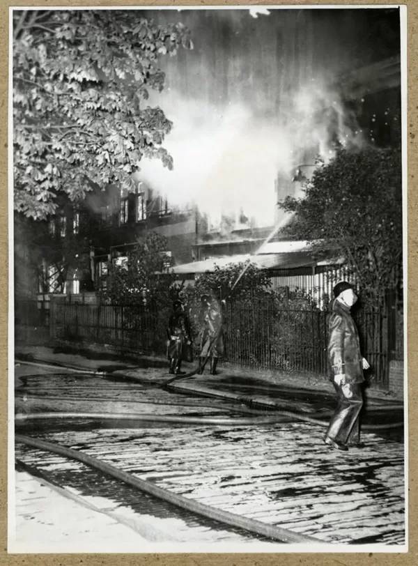 Op 10 oktober 1951 brak een grote brand uit die meer dan de helft van het fabrieks- comple
