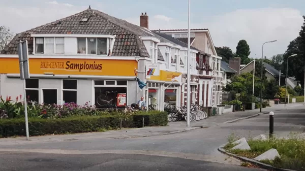 Bike center samplonius aan de oudshoornseweg de oude bloemhofstraat.