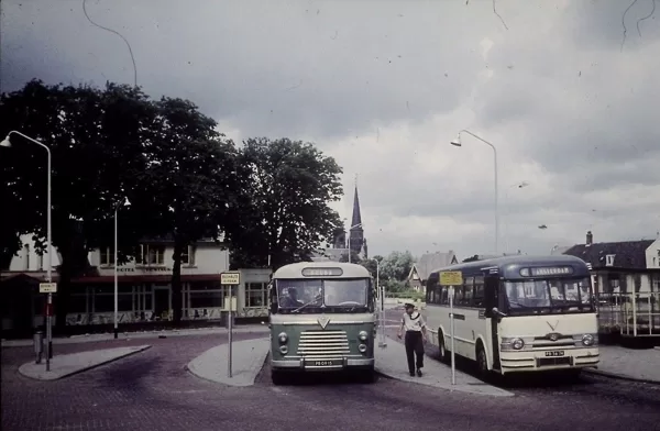 Bus station bij het station Alphen.