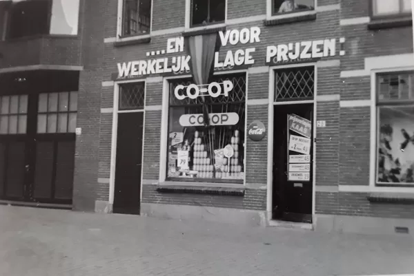 Coop-winkel in de Hooftstraat 29 jaar 1956.