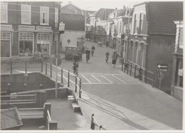 De Aarbrug , Van Mandersloostraat, 1ste gebouw rechtover het bruggetje heeft ooit Snackbar