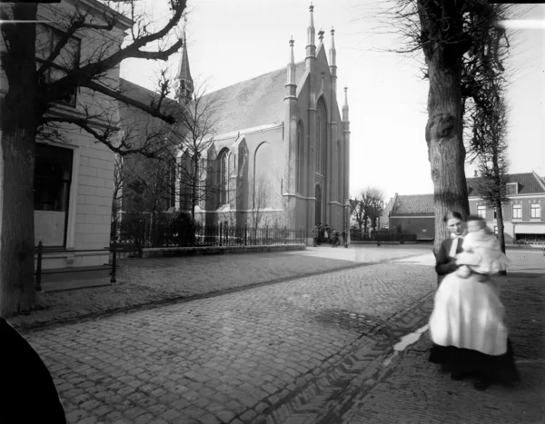 De voormalige hervormde kerk aan de Julianastraat deze foto is van voor 1916 toen is deze 