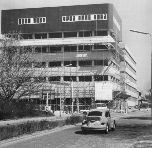 Het oude stads kantoor in aanbouw.........Castellumstraat.
