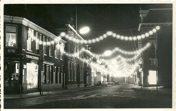 Julianastraat met sfeerverlichting.