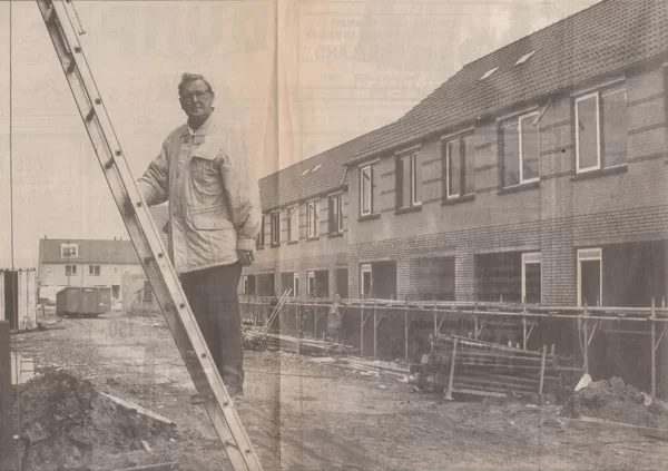Oude Alphense aannemer Van Wierringen in de toen nieuwbouw van de wijk Beerendrecht foto i