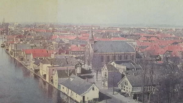 De Raadhuisstraat.
