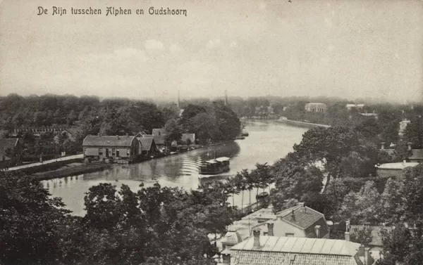 De Rijn tussen Alphen en Oudshoorn foto is genoemen vanaf de Oudshoornsekerk.