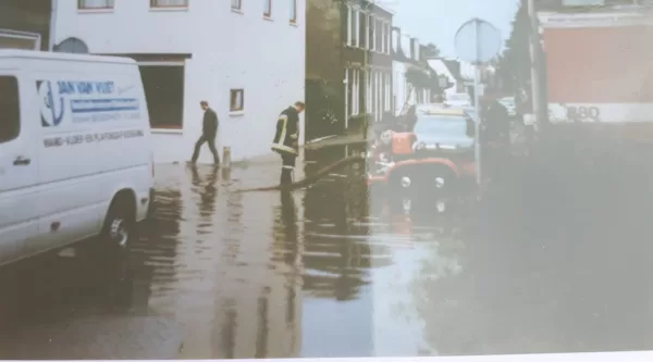 Oranjestraat 1960 onderwater.