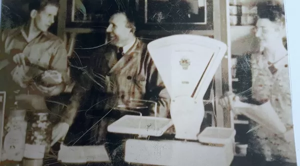 Wim en Marie Seijsener en Ben Haverkamp als knecht. Foto uit 1946.