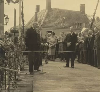 Opening 's Molenaarsbrug anno 1918.