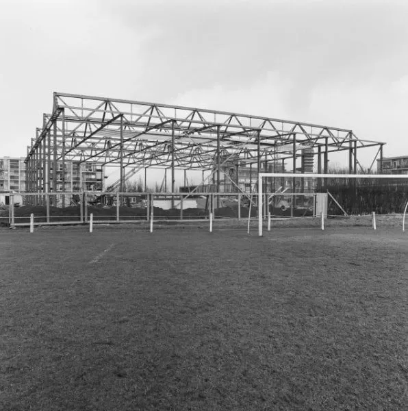 Rijstreekhal in aanbouw in (1969).