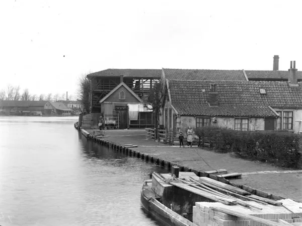 Raadhuisstraat brikettenfabriek Jongenburger.