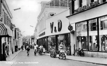 V & D in de Raadhuisstraat anno 1964.