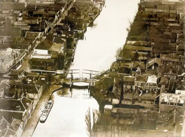 Alphense brug, Raadhuisstraat, Rijnkade.