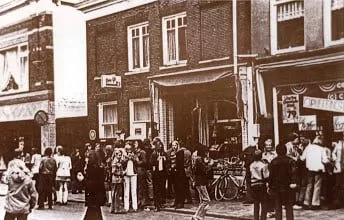 Scholieren bij Bakkertje Verboom.
