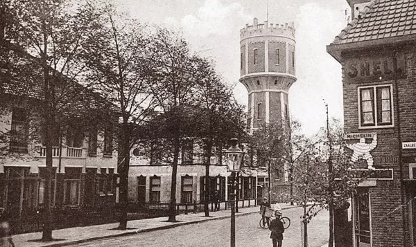 Watertoren In de Prins Hendrikstraat gezien vanaf de Zaalbergstraat.
