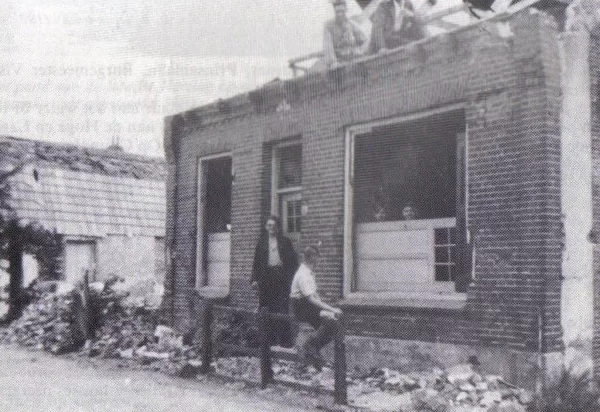 Gouwsluis na bombardement in de oorlog 1945.