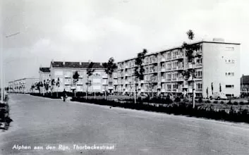 Thorbeckestraat anno 1960. Zicht op de Leeuwerikstraat-Nachtegaalstraat.