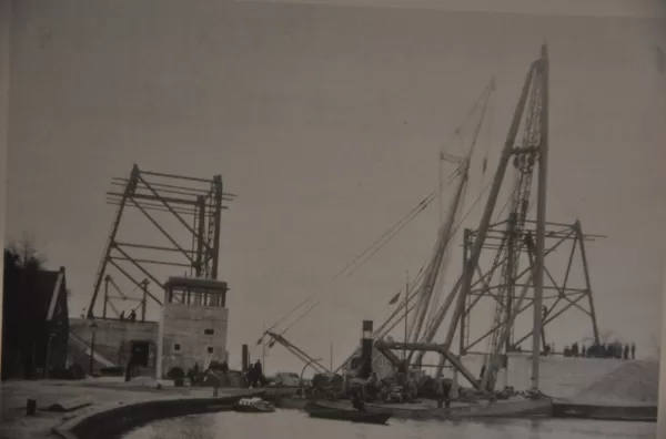 Bouw hefbrug Gouwesluis 1936.