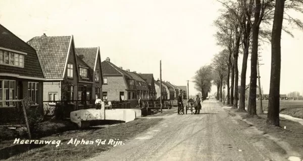 Heerenweg voor die genen die dit niet weten dit was de oude weg naar Leimuiden toe. En dit