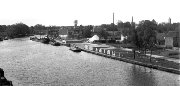 Betonfabriek van Dijk waar nu de wijk Beerendrecht is.