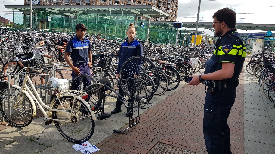 Studenten MboRijnland Ondersteunen Politie Alphen Aan Den Rijn In ...