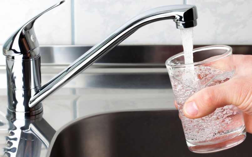 kraanwater-mineraalwater-shutterstock-890x500.jpg