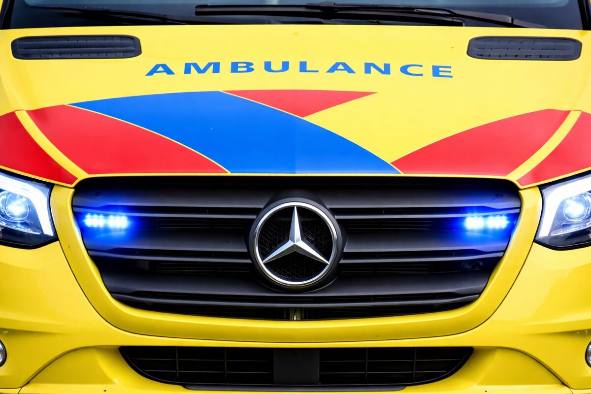 N11 bij Alphen aan den Rijn afgesloten na ongeval met auto