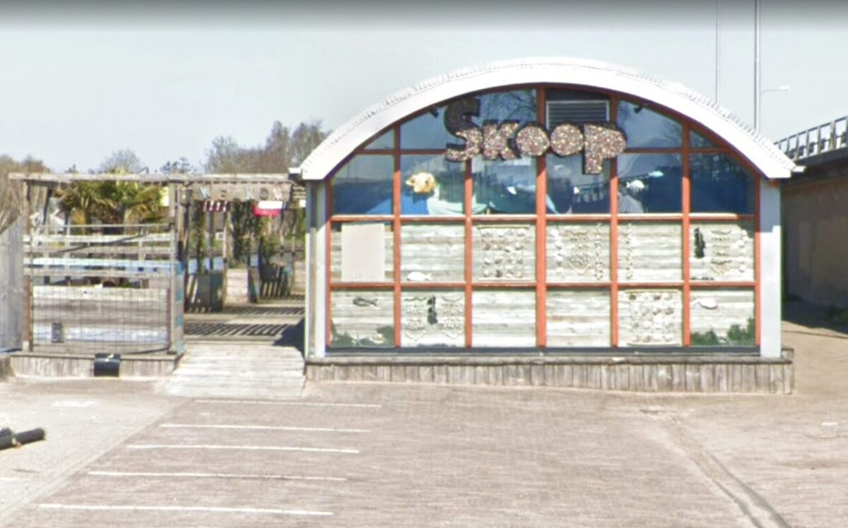 Skoop uit Boskoop krijgt tweede leven als Sunset Beach Bar in Alphen