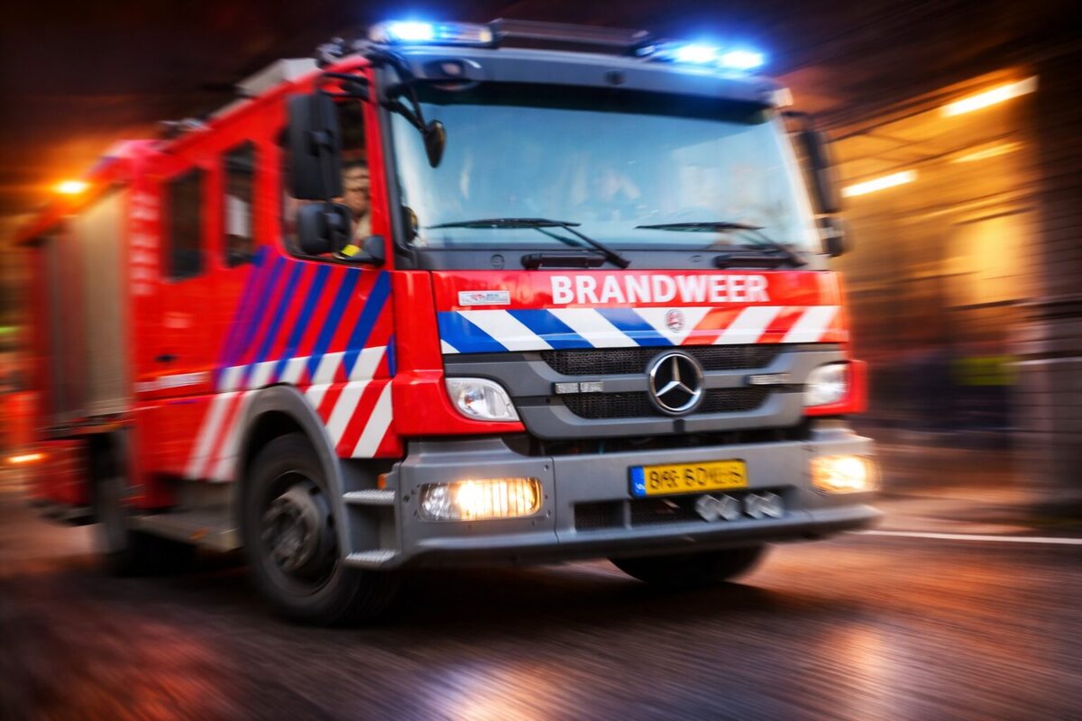 Brandweer rukt uit voor rookontwikkeling bij ouderencomplex in Alphen