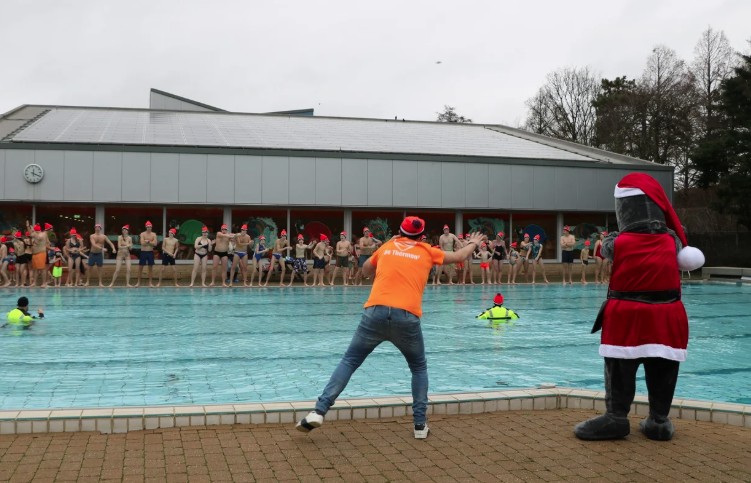 Nieuwjaarsduik keert terug bij buitenbad De Hoorn in Alphen aan den Rijn