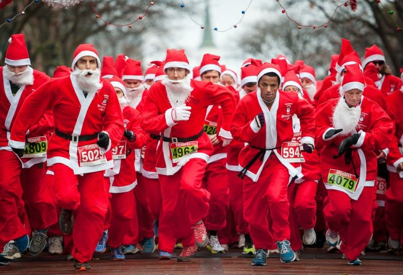 Santa Run in Boskoop kan je binnenkort met 800 man in kerstmanpak door