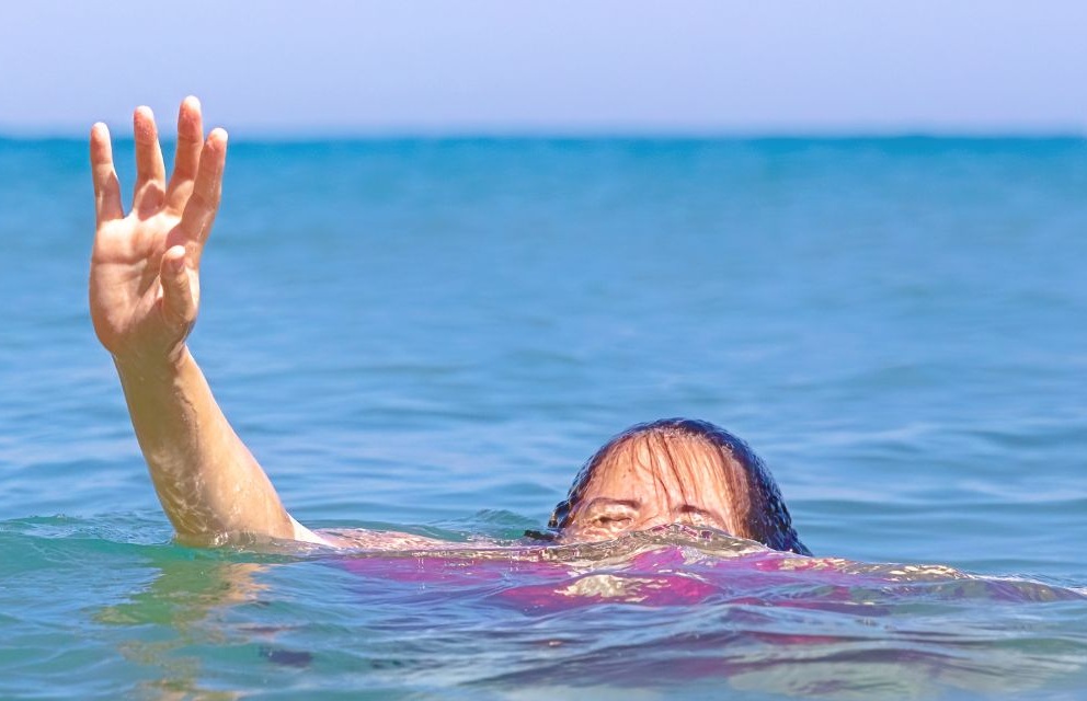 verdrinking_EHBO_wat_te_doen_bij_verdrinken_rode_kruis.jpg